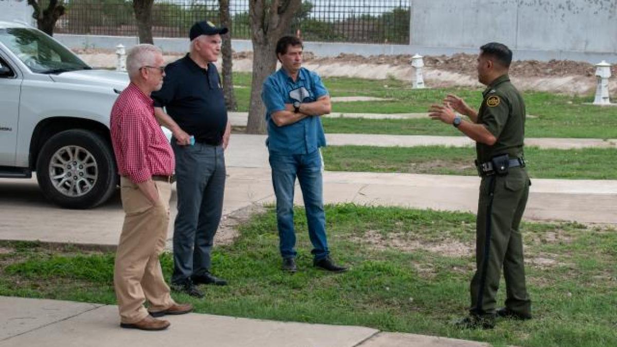 Rep. Kelly visits the Southern border in 2021.