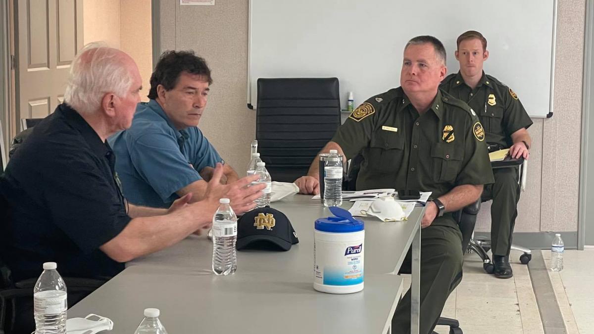 Rep. Kelly with Border Patrol 050421