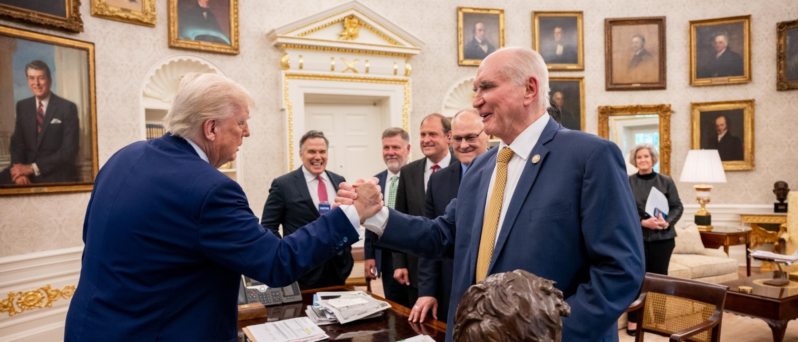 060225-trump-mk-wh-standing